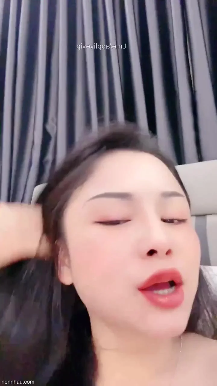 Siêu nứng Em Linh Nhi chỉ nhớ mỗi cặc của anh Lực thôi