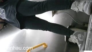 Full HD Cam kín quay lén các em teen TQ xinh đẹp đi đái trong nhà vệ sinh công cộng #31