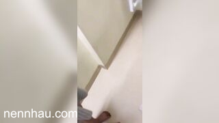 Lừa con bn thân k mặc quần lót leo cầu thang để lén quay lồn cực nứng