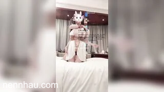 Bom tấn Bố dượng dắt con gái vú bự vào ks bú vú bắt e bú lồn địt tê hết cả bím em