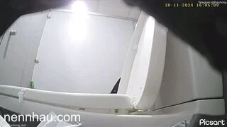 Đặt cam quay lén wc công ty 20 2 hot nhất