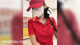 Đỉnh của đỉnh Siêu Thị WinMart bé nhân viên lồn nhiều nước vừa làm vừa bán quạt - phần 54