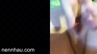 Em sướng quá bắn nước ướt cả giường cực đỉnh