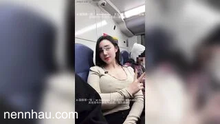 Đỉnh cao pUblic trên xe bus, Vạch Vú cho người lạ xem, Sục Cu thủ dâm live sex