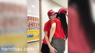 Cực kỳ nóng Siêu Thị WinMart bé nhân viên lồn nhiều nước vừa làm vừa bán quạt - phần 59