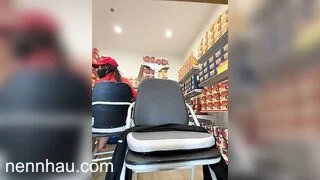 Nóng bỏng Siêu Thị WinMart bé nhân viên lồn nhiều nước vừa làm vừa bán quạt - phần 60
