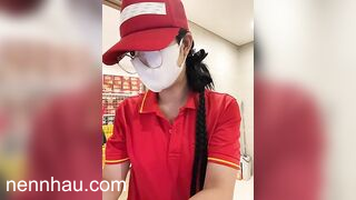 Đỉnh cao Siêu Thị WinMart bé nhân viên lồn nhiều nước vừa làm vừa bán quạt - phần 66