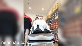 Siêu ngon Siêu Thị WinMart bé nhân viên lồn nhiều nước vừa làm vừa bán quạt - phần 68