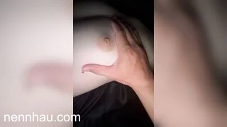 Xem ngay vú gái 17 tuổi hồng thật đó