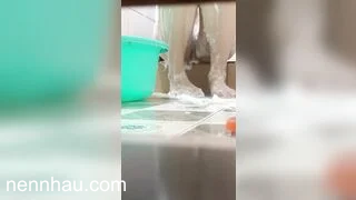 GÓC QUAY ĐẸP, NHÌN RÕ LỒN CON E HỌ ĐANG TẮM LUÔN cực kỳ nóng