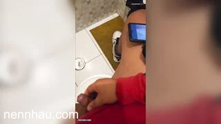 Siêu ngon Dẫn chị đồng nghiệp chubby vào nhà vệ sinh cho bú cu mút cặc lút cán dâm đãng