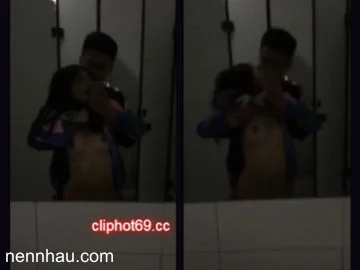 Mới nhất Hai Em Học Sinh Phang Nhau Trong Nhà Vệ Sinh