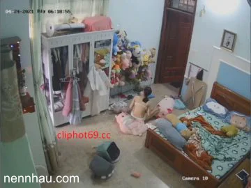 Em Học Sinh Thay Đồ Đi Học cực kỳ chất lượng
