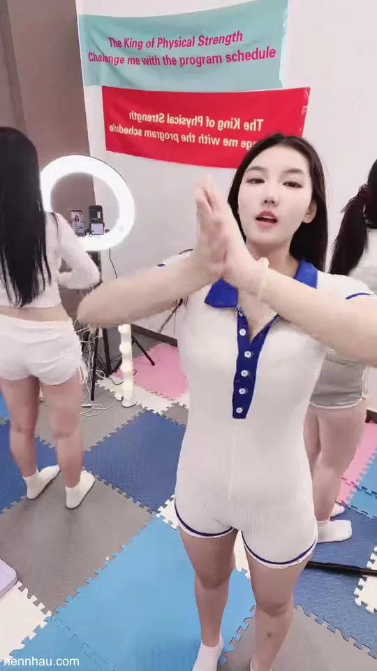 Lộ clip Lên đồ để khởi nghiệp kiếm tiền từ Showbiz