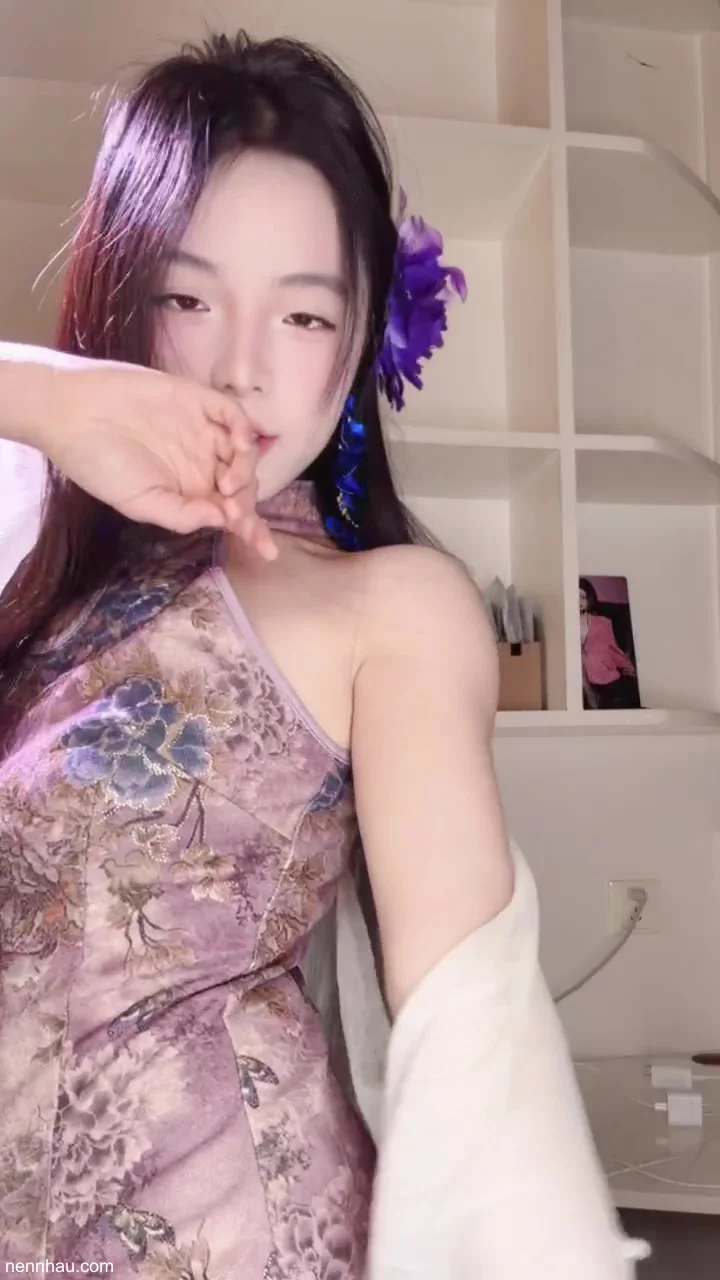 Cô MC dáng ngon ngọt thơm như múi mít siêu phẩm