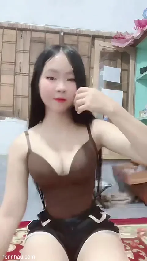 Cực kỳ hot Em học sinh nhưng đôi loa căng đét