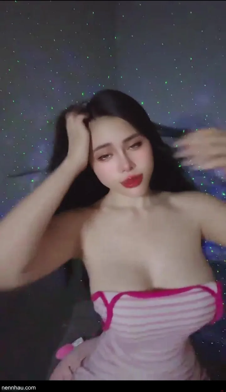 Thỏ Trắng Bigo body chữ S rực cháy khét lẹt, em mê môn cưỡi ngựa cực nứng