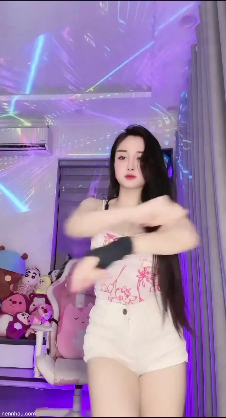 Nhảy trên sàn giỏi, lên giường em cũng không kém cạnh ai hot nhất