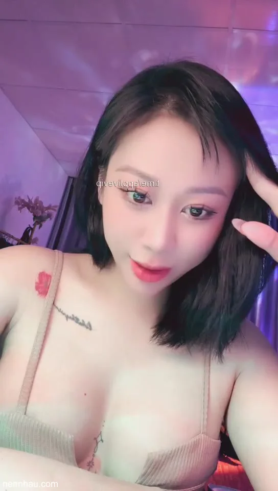 Nóng bỏng Idol Ni bán hàng ế quá, phải khởi nghiệp live app kiếm thêm thu nhập