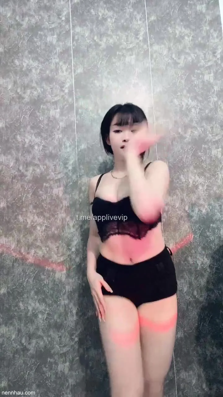 Hot nhất Dancer LLinh98 sở hữu kỹ năng lắc mông thượng thừa