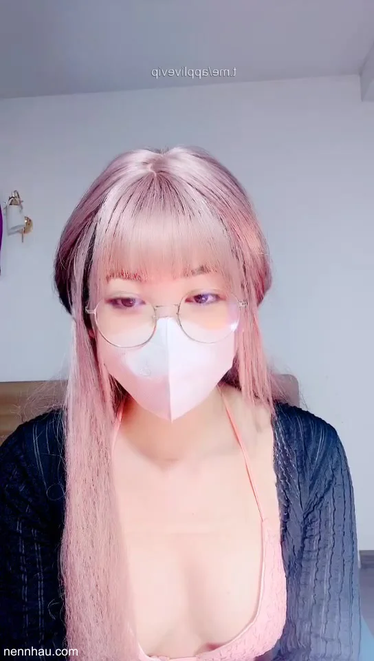 Chẳng cần bánh ngọt với kem, Bé Nọng chỉ cần cây xúc xích của anh là đủ siêu hot