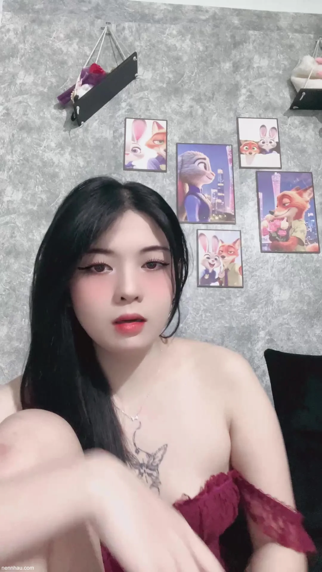 Mới nhất BéLynn live móc nhưng vẫn không quên trả lời bình luận trực tiếp