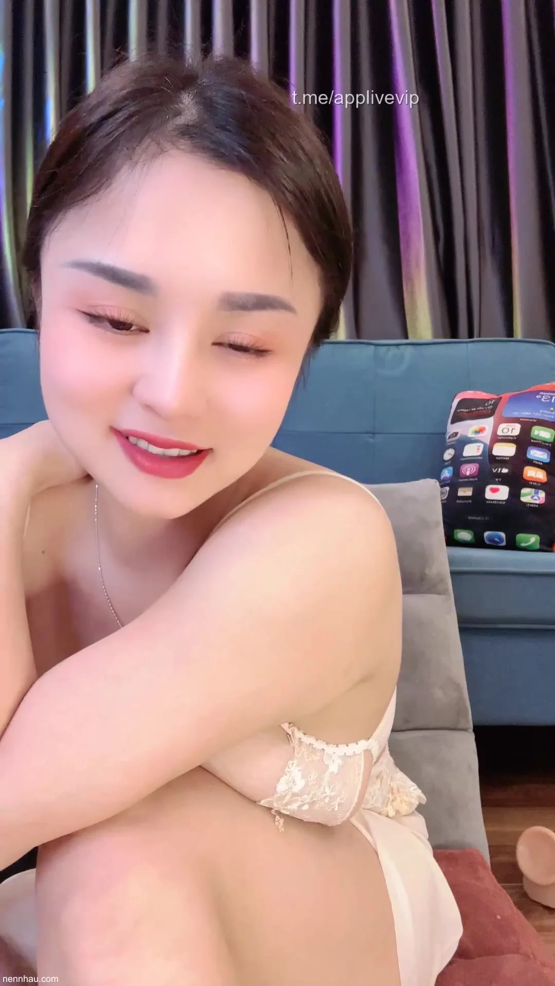 Không thể bỏ lỡ Linh Nhi dâm đãng phô dâm quyến rũ anh thầy tu
