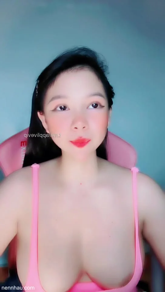 Anh làm gì có quà, chỉ có mỗi 2 quả cà tặng em Ly Xù thôi hot nhất