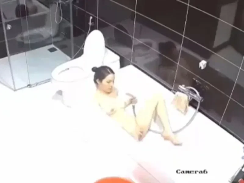 Lắp camera phòng tắm quay lén chị gái tự sướng không thể bỏ lỡ
