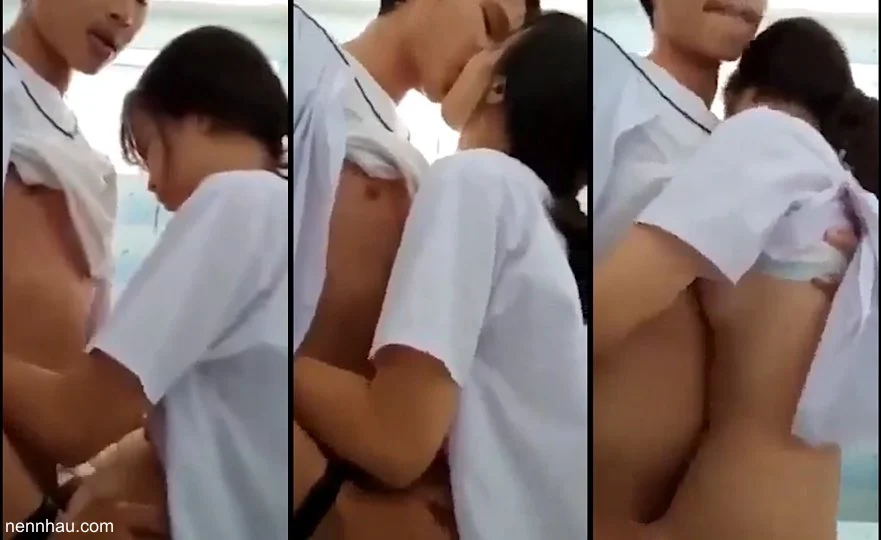 [Shock] Cặp đôi HS love 8 trốn học vào toilet trường nắc nhau như máy khâu xe ti hôn hít cu em nắc thế này các cha các chú tuổi gì cực kỳ nóng