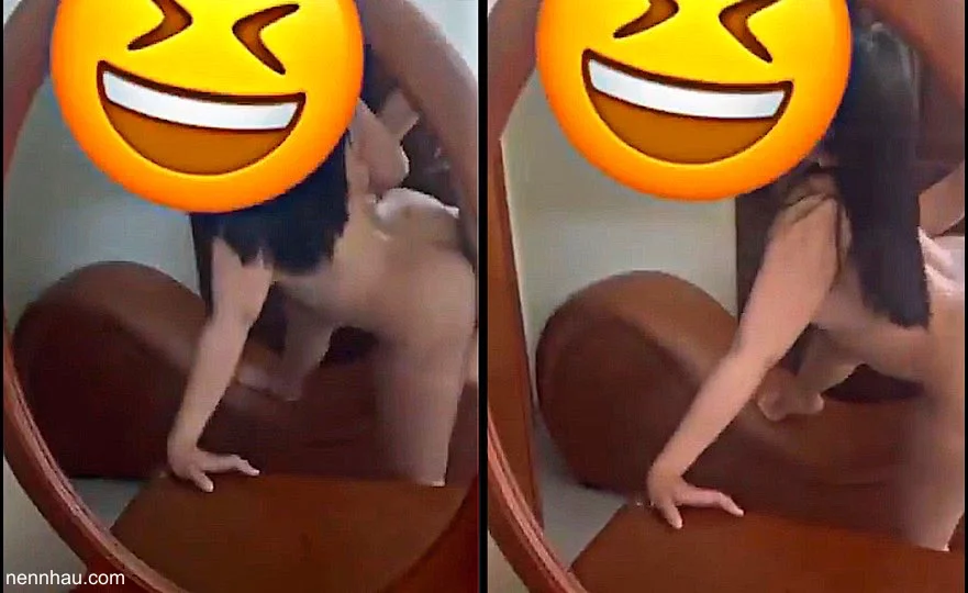 Em sinh viên cuồng dâm gác chân xoè bướm đứng tư thế dâm dục vểnh lồn cho anh địt khẩu dâm liên tục hối thúc anh địt mạnh lên . Càng thọc sâu vào lồn em càng rên lớn cực ngon