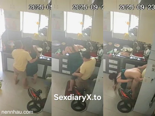 Cực kỳ nóng Hack cam vợ đảm đang vừa nấu ăn vừa để lồn cho chồng doggy