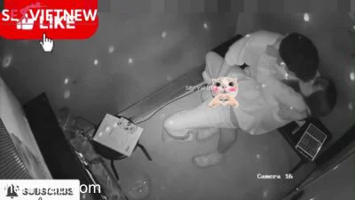Cập đôi đang đi karaoke thì đè ra móc nhau nóng bỏng