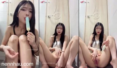 Đỉnh của chóp Gái hàn thủ dâm bằng que kem bắn cả nước