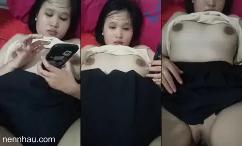 Em nằm nghiêng hay nằm ngửa thì anh cũng xuất cho bướm em ngập trong tinh siêu phẩm