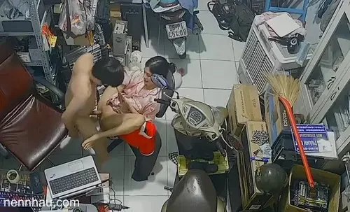 Hack camera vợ chồng Đồng Tháp hồn nhiên làm tình trong cửa hàng điện tử hot nhất