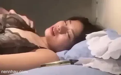 Em gái 2k4 mới chia tay người yêu là lại lộ clip sex đỉnh của chóp