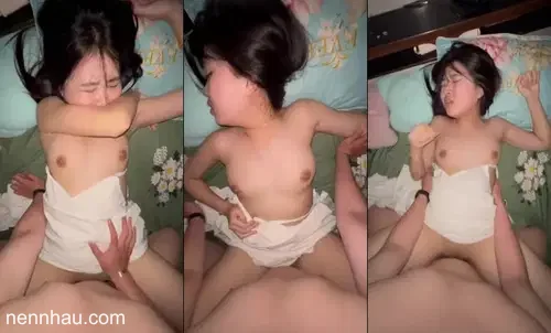 Da trắng bướm múp vừa chịch em còn lấy tay vê núm vú cực hot