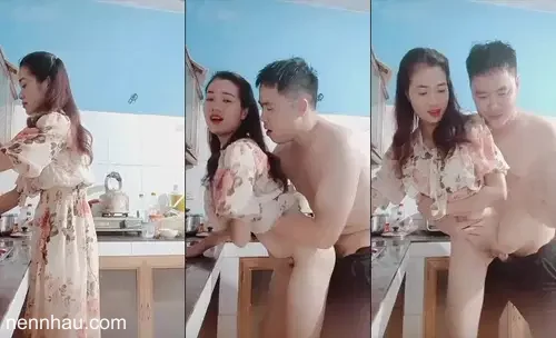 Em đang nấu ăn anh cũng kéo váy em lên chịch ngay tại bếp nóng bỏng