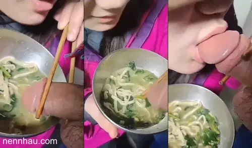 Độc lạ em ăn mì còn lấy chim anh chấm vào nước để mút cực phẩm