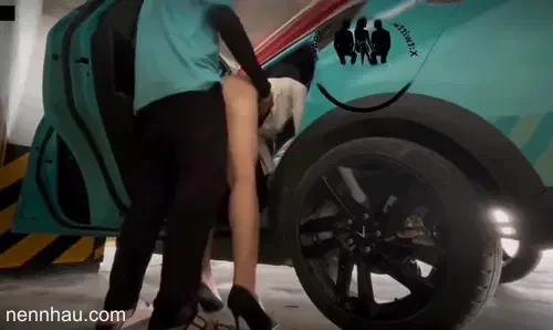 Anh tài xế Xanh SM số hưởng mở cửa xe chịch em khách nứng ngay tại hầm chung cư xem ngay