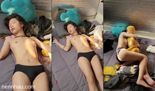 Siêu phẩm Bé hàng xóm ngủ toàn quên đóng cửa phòng lần nào anh cũng phải qua đóng giúp