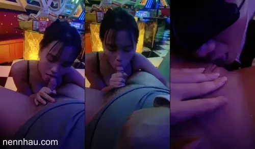 Đi hát karaoke mà em cởi quần anh bú cu xong bắt anh vét máng cho em ngay tại phòng hát siêu phẩm