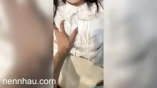 Cực phẩm Bắn tinh lên bụng em nữ sinh đang phê