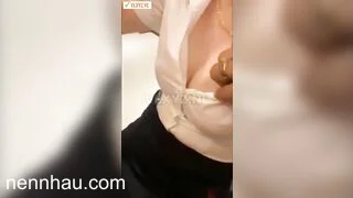 Lén bóp vú con bạn thân ở tiệc sinh nhật suýt bị phát hiện nên đè ra djt hot nhất