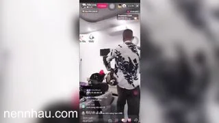 Bom tấn Full clip vợ long9 ngón lộ lồn lông trên live Tiktok