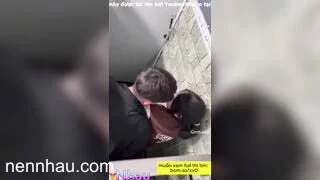 Cực phẩm Phát hiện đôi học sinh đị nhau trong TTTM bị phát hiện và cái kết 2
