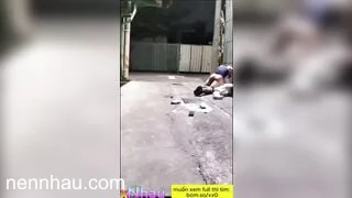 Ông chú bụng phệ đụ bé gái vô gia cư ngủ ngoài đường 2 đỉnh của chóp