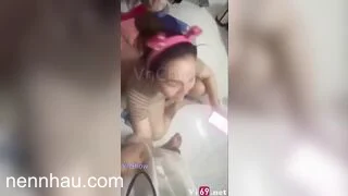 Bom tấn Bạn thân động dục mò cu thg bạn xong lột ra bú chs trần