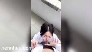 Cực phẩm Em gái bú cu public bị bắn tinh đầy mặt